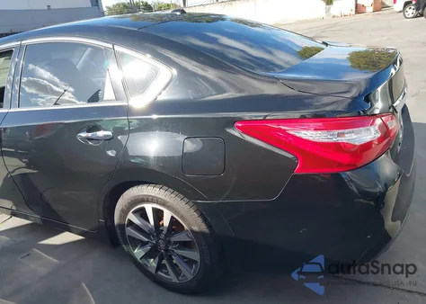 2017 Nissan Altima 2.5/2.5 S/2.5 Sl/2.5 Sr/2.5 Sv z USA, uszkodzony, nr VIN 1N4AL3AP5HC116626